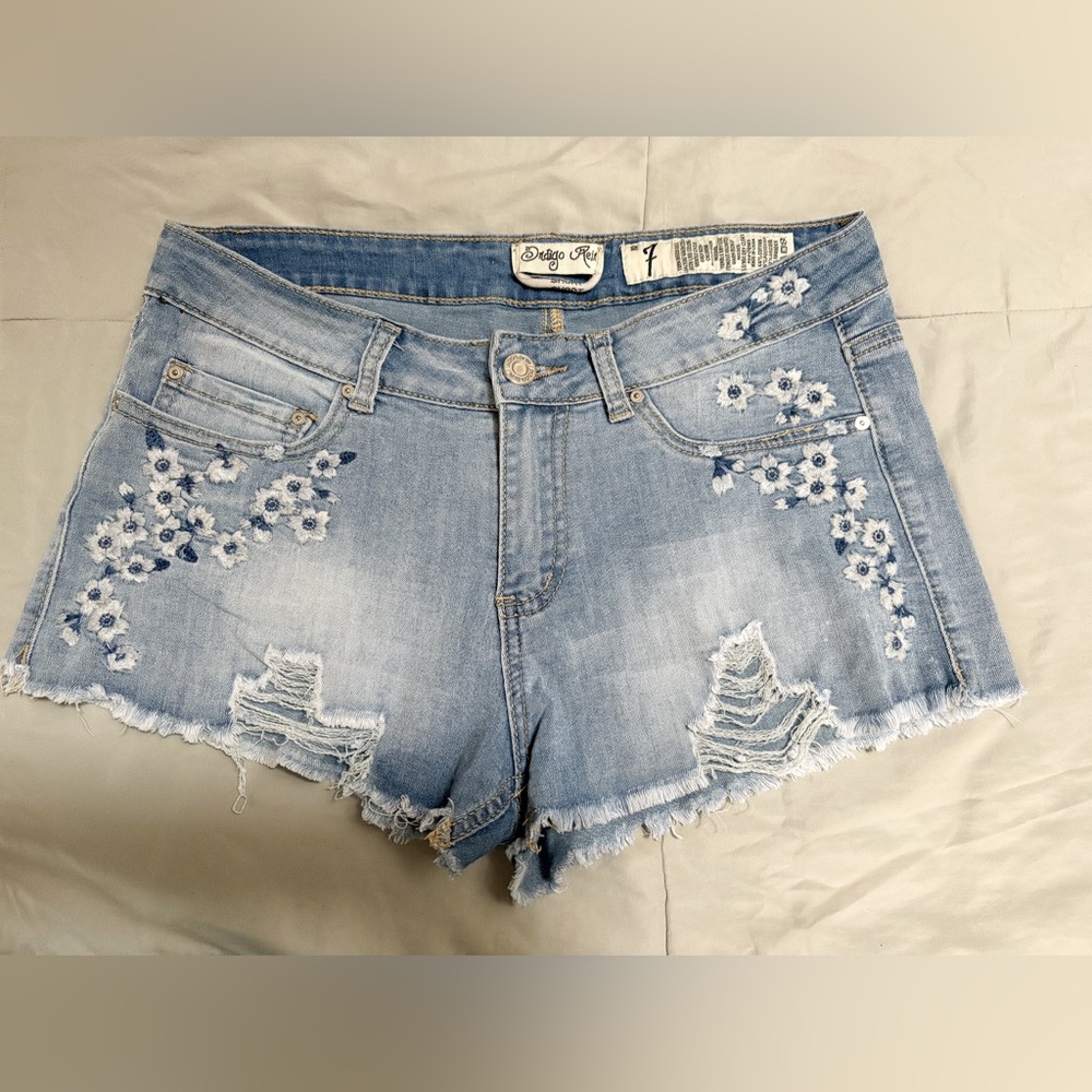 Indigo Rein Light Blue‎ Floral Jean Shorts Size 7 Measures 30/31 EUC